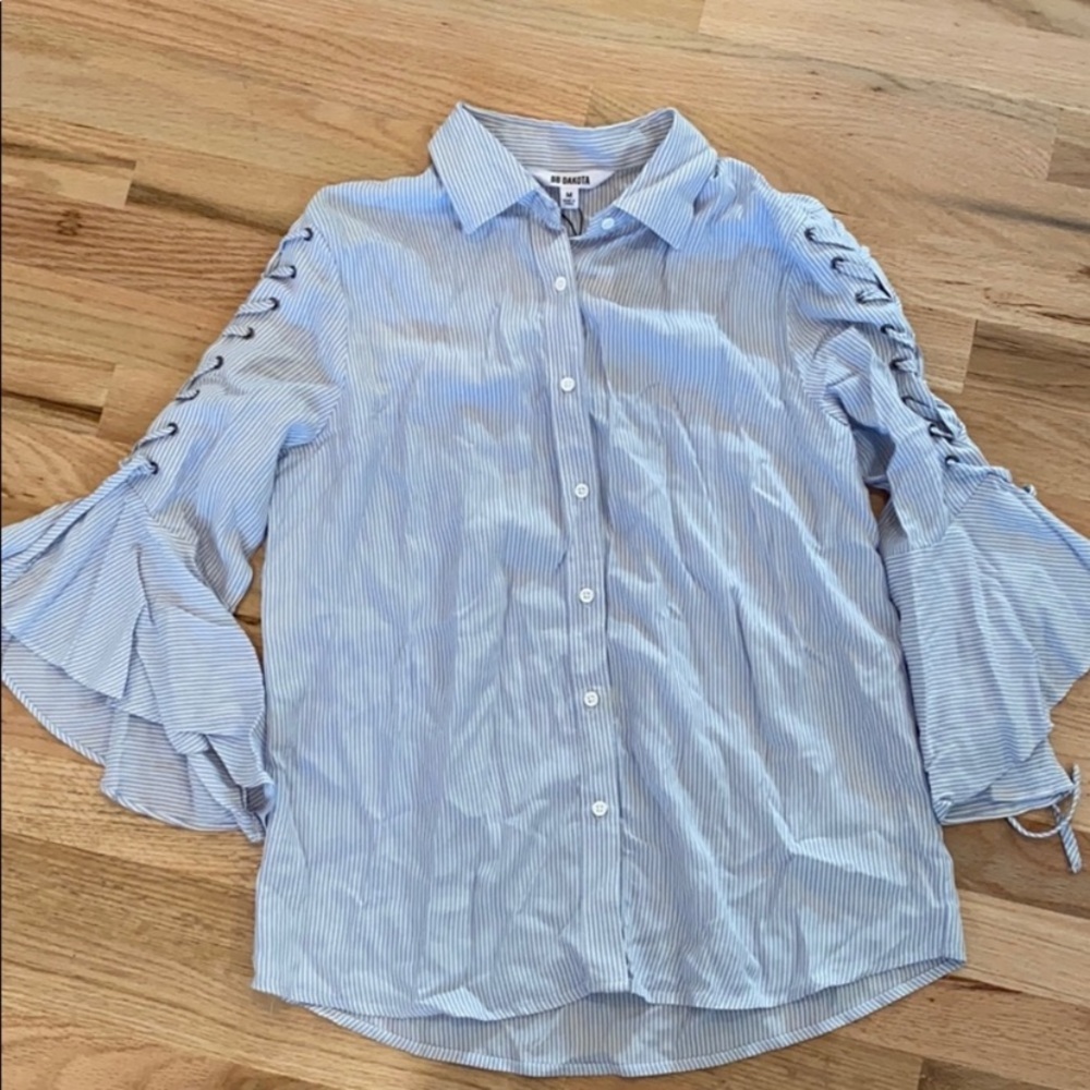 NEW BB Dakota • size medium shirt